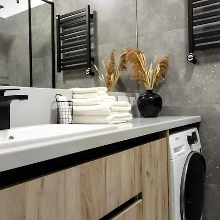 Luxury Apartment In Town *