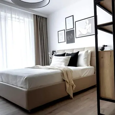 아파트 Luxury Apartment In Town *